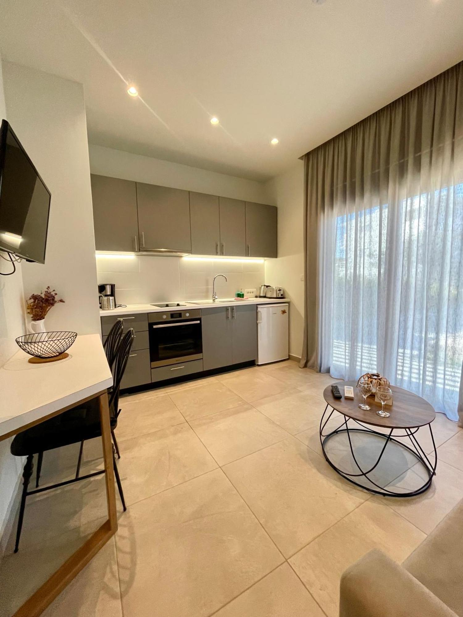 Kipos Suites & Apartments (Adults Only) Gennadi Bilik gambar